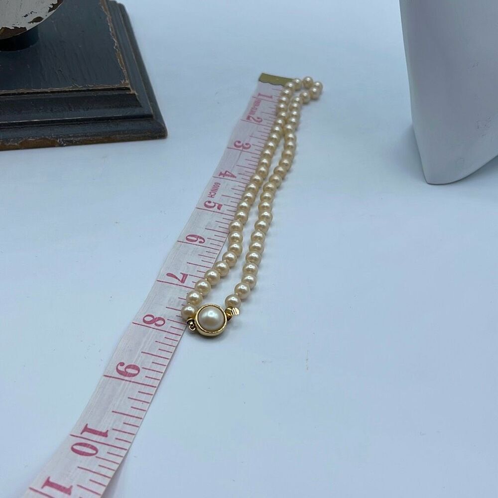 Vintage faux glass pearls. Hand knotted & 16” - Picture 4 of 8